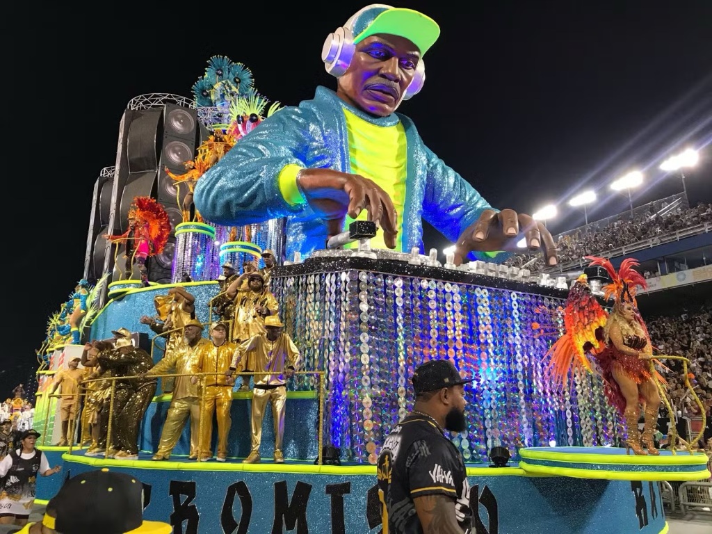 Carnaval 2024: veja como foi a segunda noite de desfile das escolas de samba de São Paulo