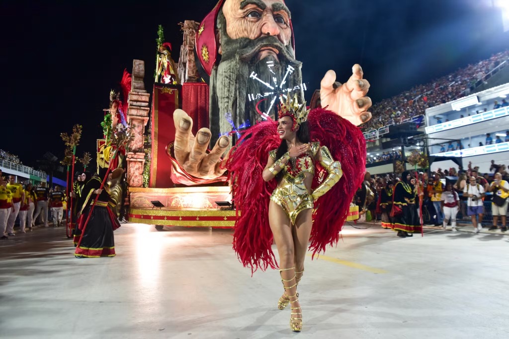 Carnaval 2024: veja como foi a primeira noite de desfiles das escolas de samba do Rio