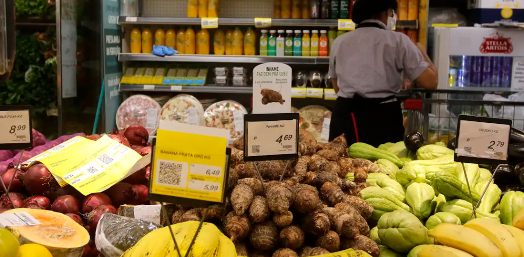 Alimentos têm maior alta para janeiro desde 2016, e inflação fica acima do esperado