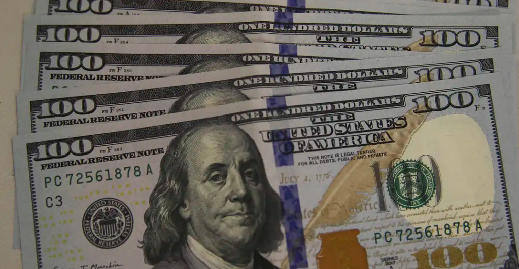 Juros do banco central dos Estados Unidos explicam a alta do dólar no Brasil e no mundo, dizem economistas
